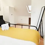 Iris Apartment In Wembley