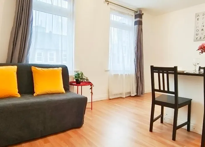 Iris Apartment In Wembley